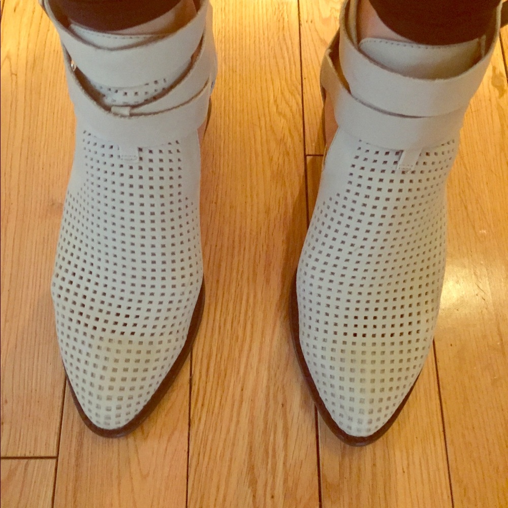 Jeffrey Campbell gray leather ankle booties!!